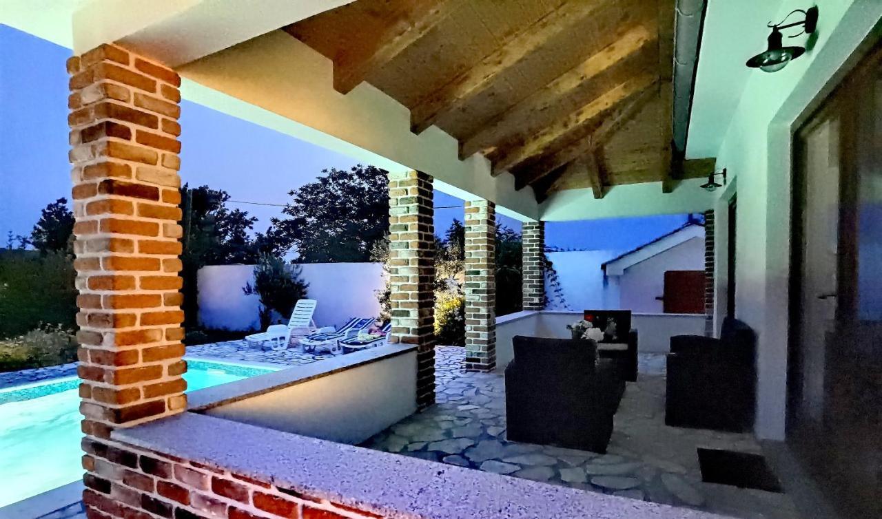 Holiday Homes Sintija Kampor ภายนอก รูปภาพ