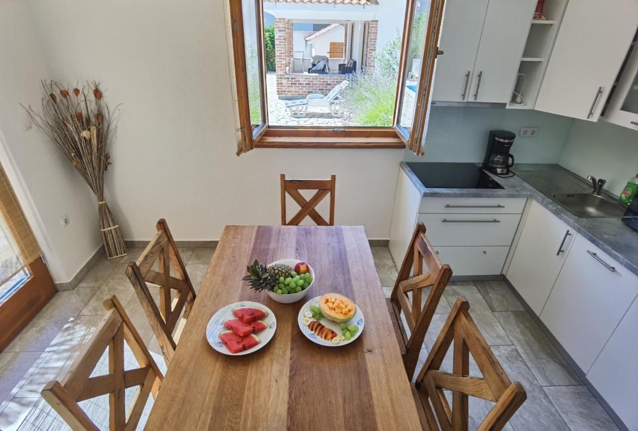 Holiday Homes Sintija Kampor ภายนอก รูปภาพ