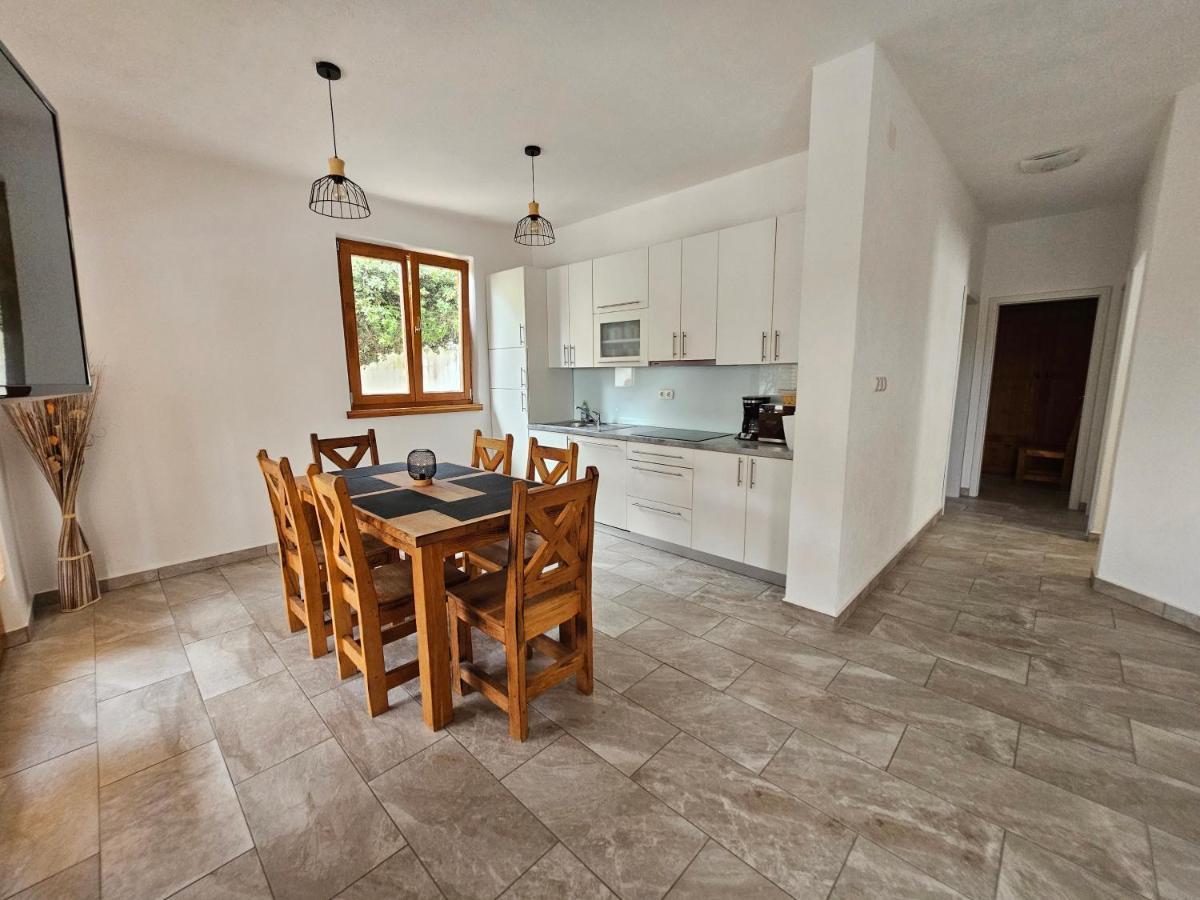 Holiday Homes Sintija Kampor ภายนอก รูปภาพ