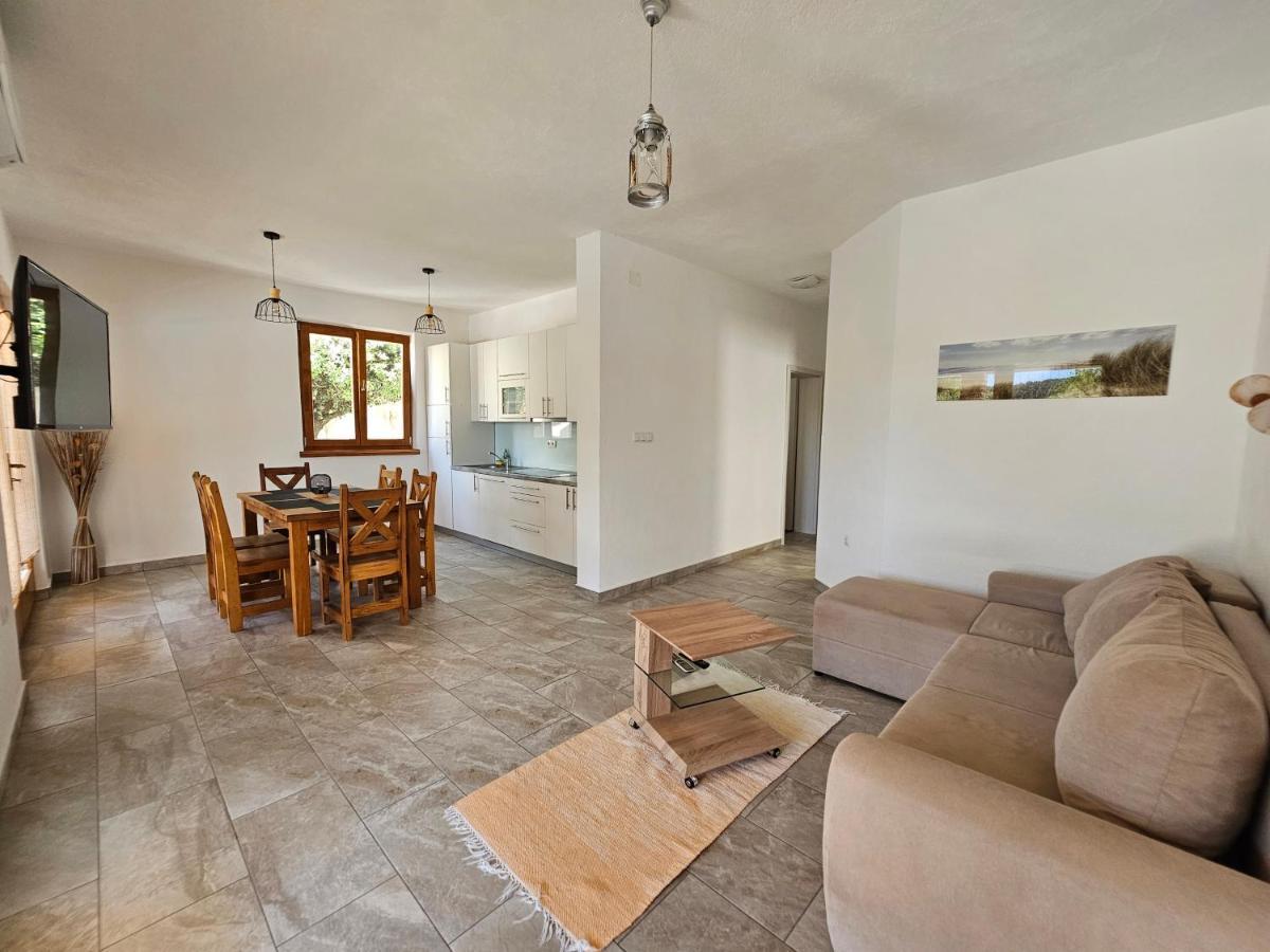 Holiday Homes Sintija Kampor ภายนอก รูปภาพ