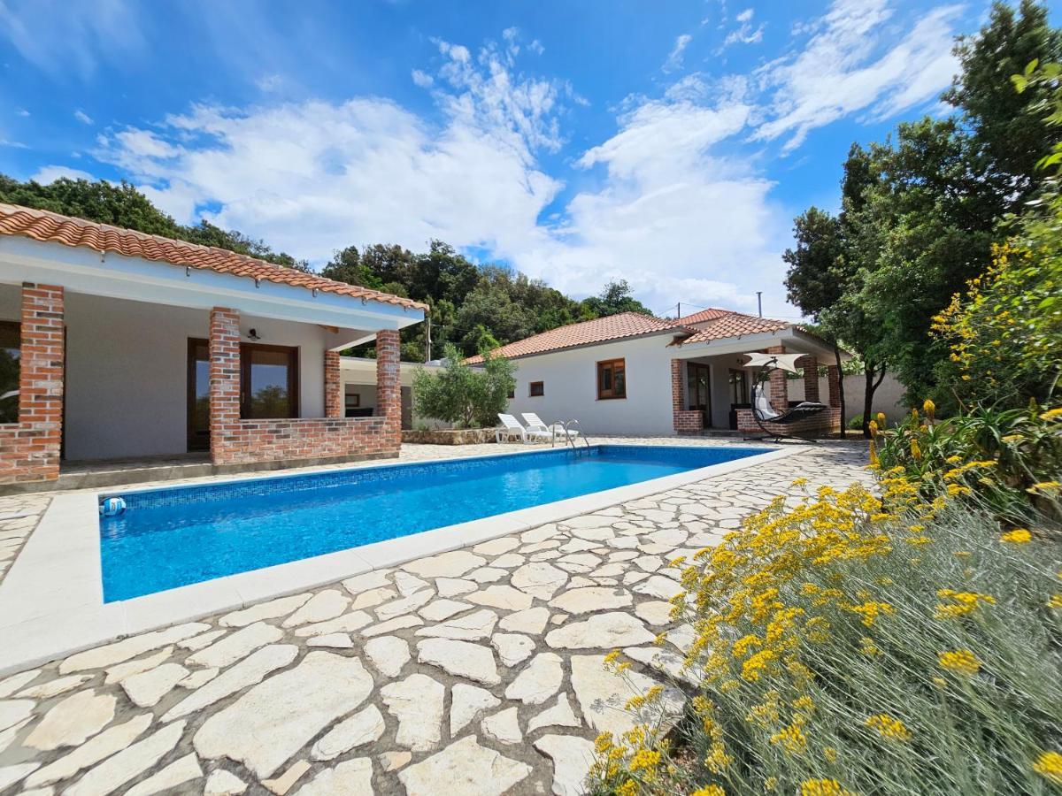 Holiday Homes Sintija Kampor ภายนอก รูปภาพ