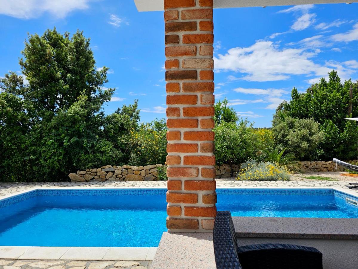 Holiday Homes Sintija Kampor ภายนอก รูปภาพ