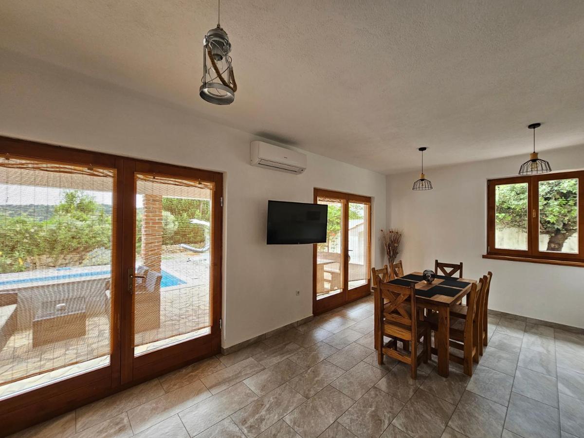 Holiday Homes Sintija Kampor ภายนอก รูปภาพ