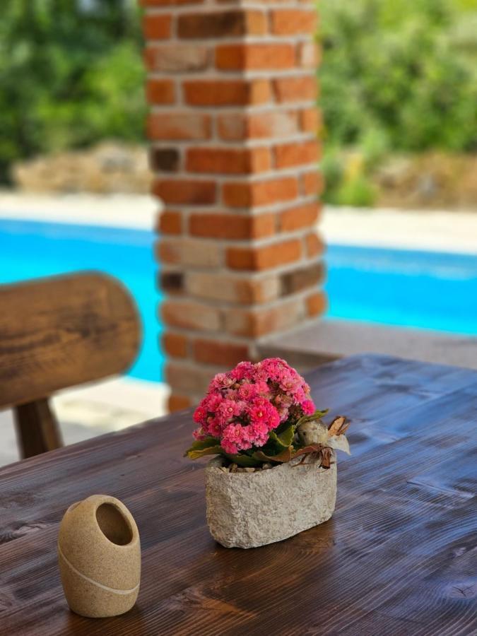 Holiday Homes Sintija Kampor ภายนอก รูปภาพ