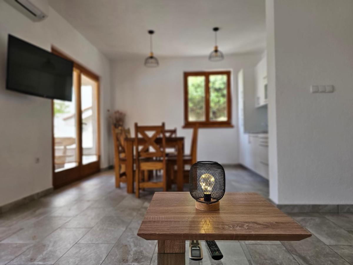 Holiday Homes Sintija Kampor ภายนอก รูปภาพ