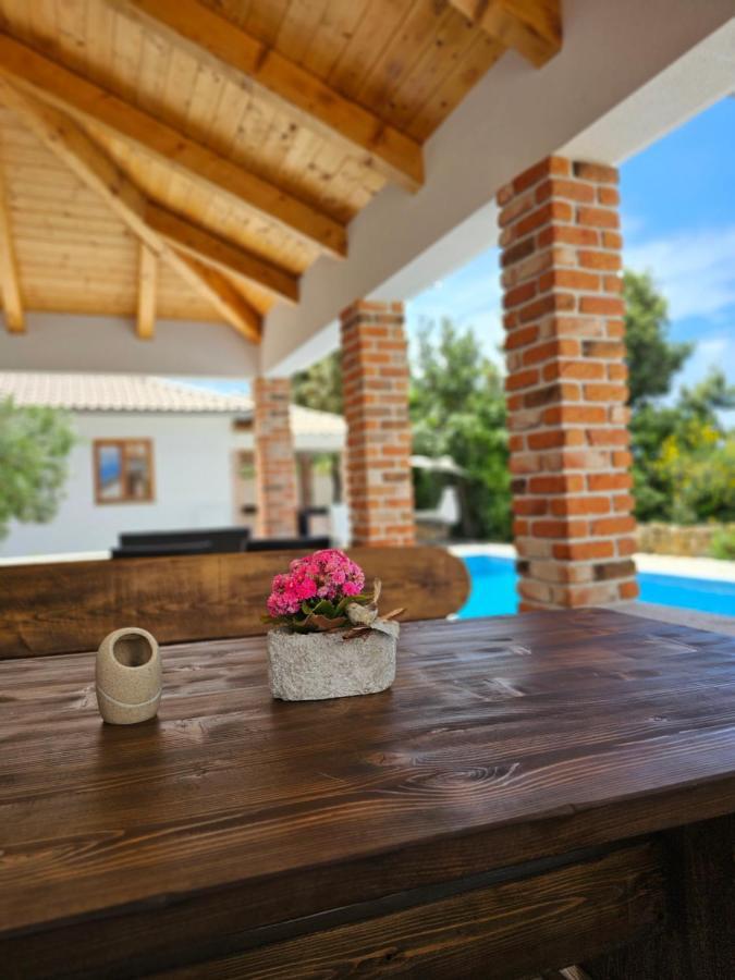 Holiday Homes Sintija Kampor ภายนอก รูปภาพ