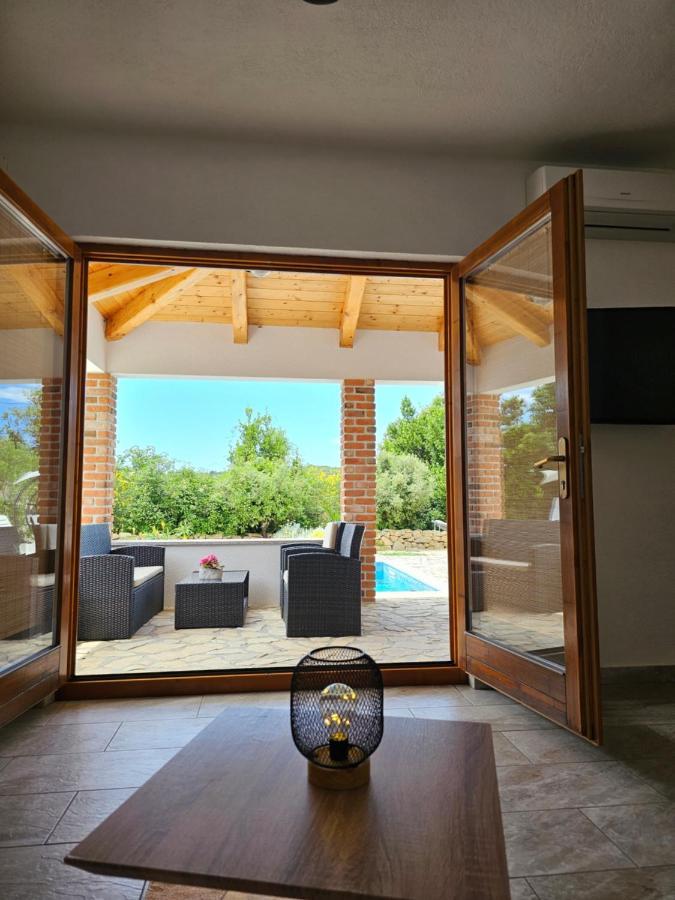 Holiday Homes Sintija Kampor ภายนอก รูปภาพ
