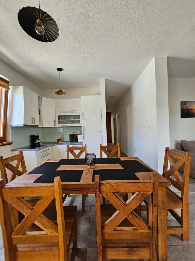 Holiday Homes Sintija Kampor ภายนอก รูปภาพ