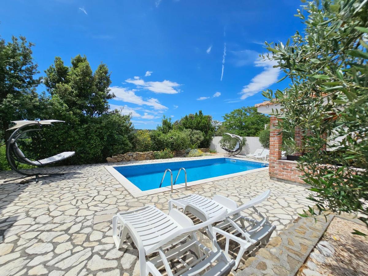 Holiday Homes Sintija Kampor ภายนอก รูปภาพ
